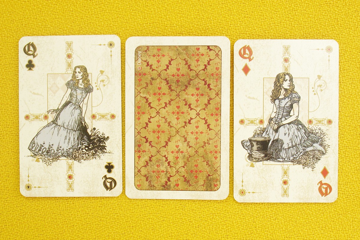 Карта принцессы. Alice in Wonderland playing Cards. Карты Алиса. Игральные карты с волшебными грибами Алиса в стране чудес. Алиса карты анметчд.